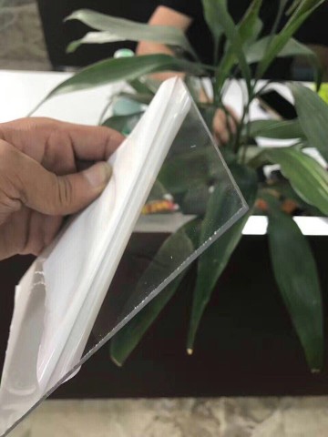 拱形屋頂上的采光帶老化變黃該怎么辦?